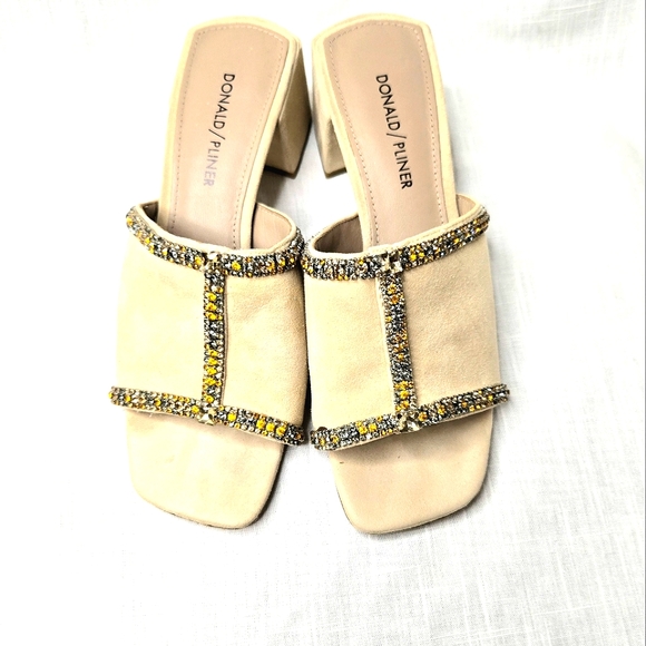 Donald J. Pliner Bette, Jewel Embellished Slide/mule Sandals. 7M Beige - Picture 3 of 14